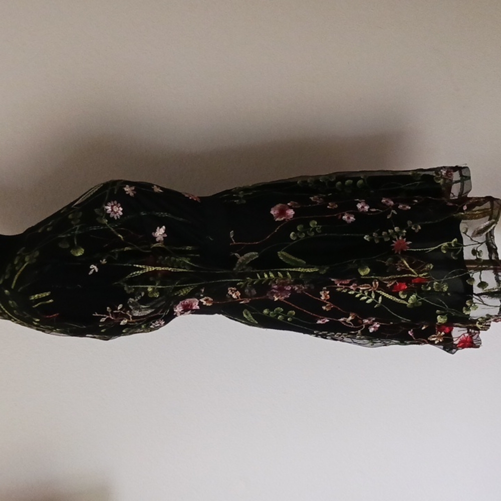 Embroidered tulle dress w flowers - Picture 3 of 11
